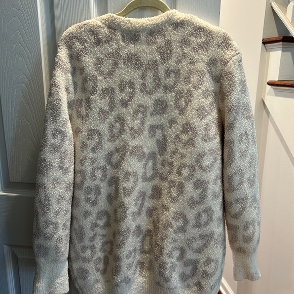 Barefoot Dreams Leopard Cardigan. Super soft. EUC. Womens’ medium - Picture 4 of 4